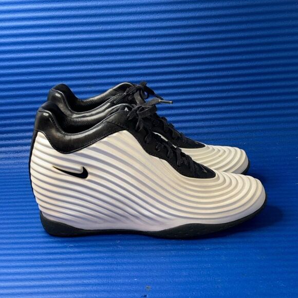 Women 9.5- Nike Lunarwavy Sky Hi QS Foamposite Hidden Wedge Heel High 727990-100 - Picture 1 of 7